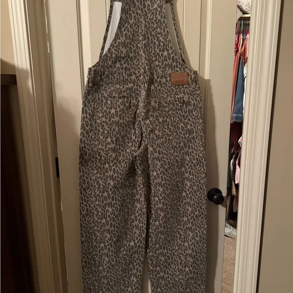 Leopard Print Women's Jumpsuit - Picture 3 of 11